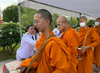 พิธีทำบุญตักบาตรเพื่อถวายเป็นพระราชกุศล ... พารามิเตอร์รูปภาพ 33